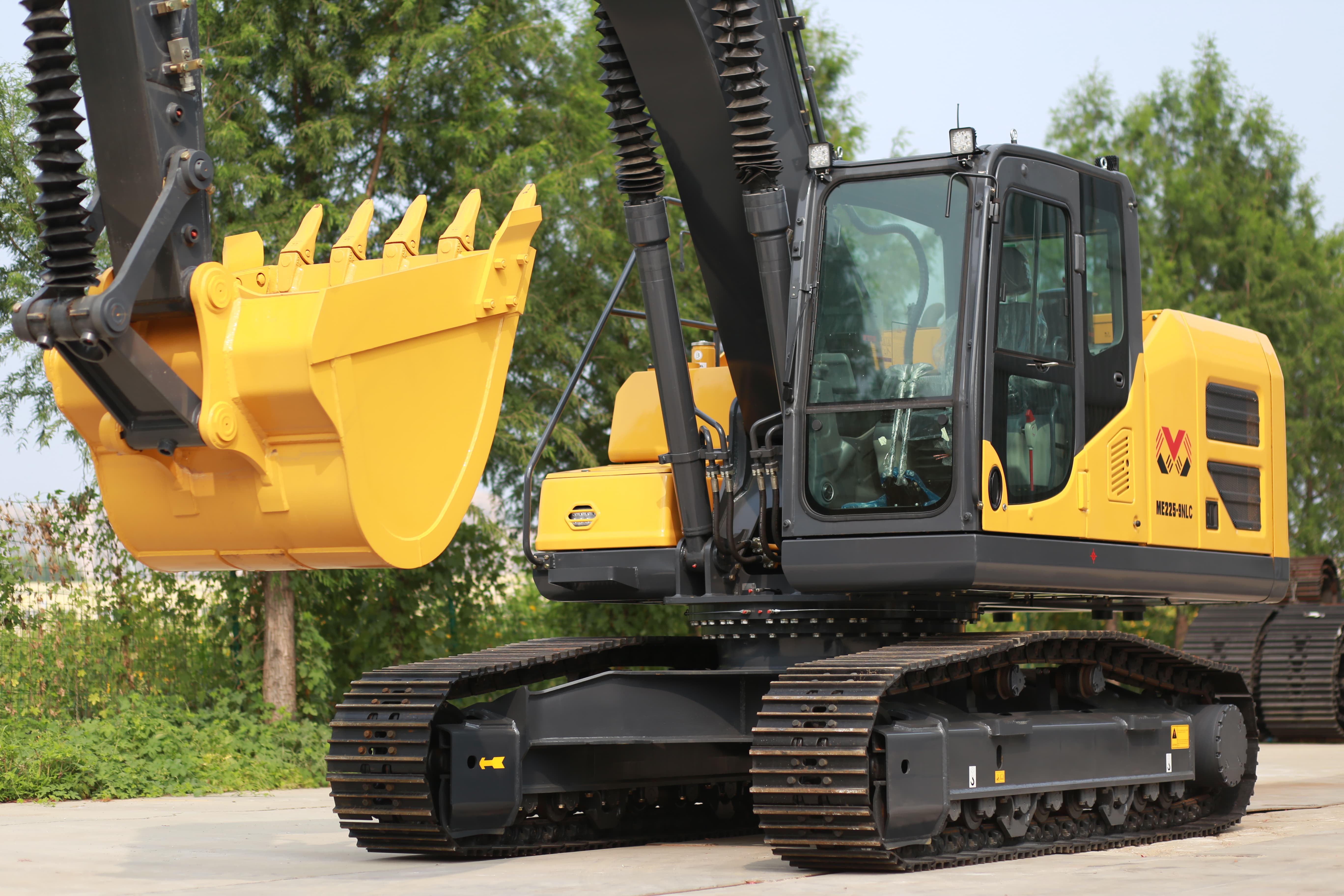 ME800 Large Excavator